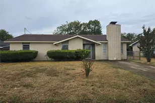 110 Yorkshire St, Cedar Hill, TX 75104 - Photo 2