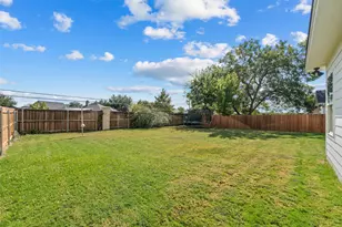 10413 Fallen Leaf Dr, Waco, TX 76712 - Photo 2