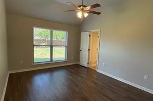 628 E Walcott St, Pilot Point, TX 76258 - Photo 10
