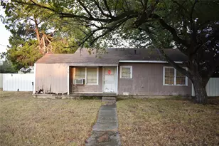 1802 Cottonwood Rd, Carrollton, TX 75006 - Photo 2
