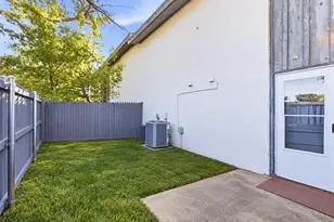 404 Hollyhill Ln, Denton, TX 76205 - Photo 26
