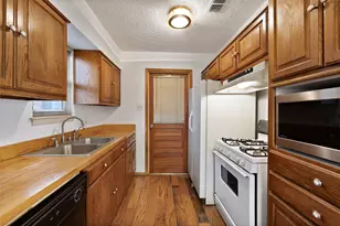 3826 Pendleton Ct, Irving, TX 75062 - Photo 4