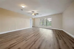325 Crescent Dr, Grand Prairie, TX 75050 - Photo 6