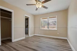 325 Crescent Dr, Grand Prairie, TX 75050 - Photo 16