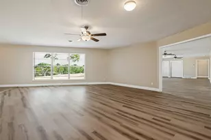 325 Crescent Dr, Grand Prairie, TX 75050 - Photo 8