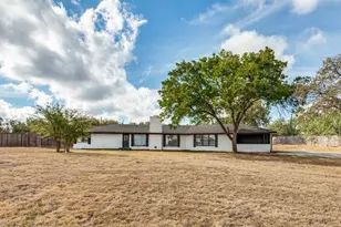 325 Crescent Dr, Grand Prairie, TX 75050 - Photo 20