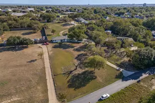 325 Crescent Dr, Grand Prairie, TX 75050 - Photo 22