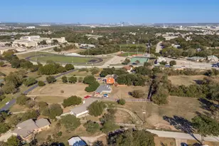 325 Crescent Dr, Grand Prairie, TX 75050 - Photo 24