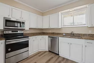 325 Crescent Dr, Grand Prairie, TX 75050 - Photo 10