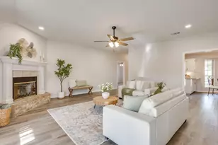 615 Rosewood Pl, Joshua, TX 76058 - Photo 4