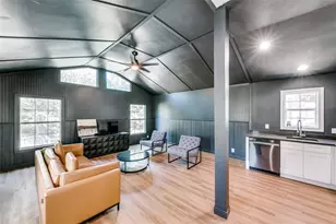 722 1/2 S Prarieville, Athens, TX 75751 - Photo 2