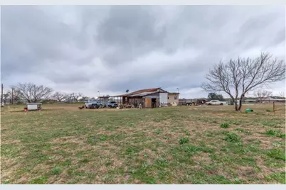 1619 County Road 7711, Devine, TX 78016 - Photo 4