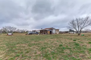 1619 Co Rd 7711, Devine, TX 78016 - Photo 4