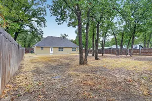 1612 Tanglewood Dr, Azle, TX 76020 - Photo 36