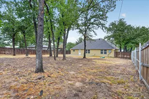 1612 Tanglewood Dr, Azle, TX 76020 - Photo 38