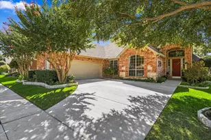 6401 Hampton Ct, The Colony, TX 75056 - Photo 2
