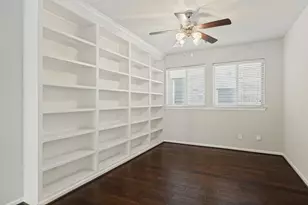 8686 Thorbrush Pl, Dallas, TX 75238 - Photo 16