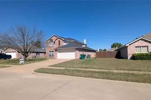 1029 Magnolia Ln, Cedar Hill, TX 75104 - Photo 2