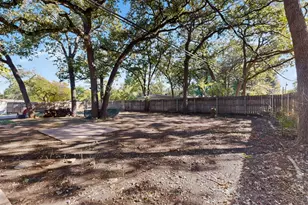 2314 Wales Pl, Irving, TX 75062 - Photo 36