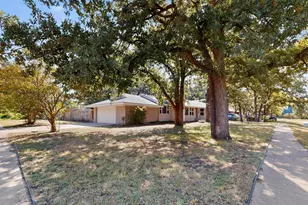 2314 Wales Pl, Irving, TX 75062 - Photo 2
