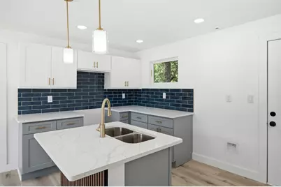 905 E Shaw Street, Fort Worth, TX 76110 - Photo 8