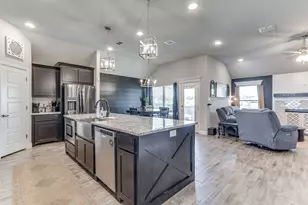 101 Buckeye Dr, Weatherford, TX 76086 - Photo 8