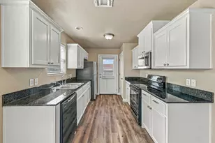 903 Dart Ct, Granbury, TX 76049 - Photo 10