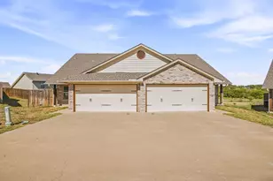 907 Dart Ct, Granbury, TX 76049 - Photo 1
