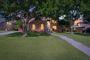 10422 Whispering Pines Dr, Frisco, TX 75033 - Photo 2