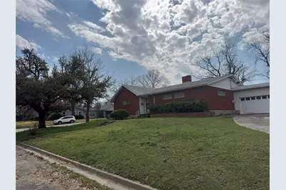 415 S Avenue O, Clifton, TX 76634 - Photo 2