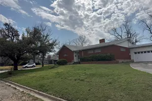 415 S Ave O, Clifton, TX 76634 - Photo 2