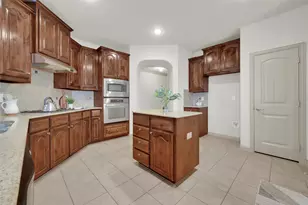 336 Gotland Dr, Grand Prairie, TX 75052 - Photo 10