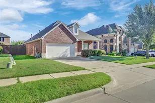 336 Gotland Dr, Grand Prairie, TX 75052 - Photo 2