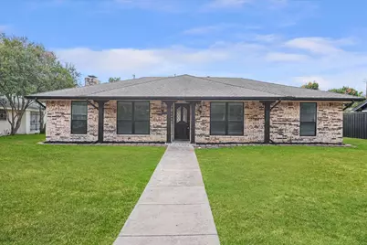 236 Charles Street, DeSoto, TX 75115 - Photo 2