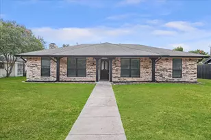 236 Charles St, DeSoto, TX 75115 - Photo 2