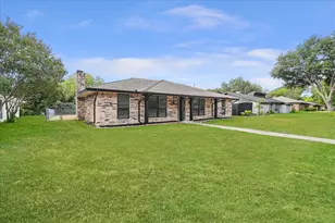 236 Charles St, DeSoto, TX 75115 - Photo 4