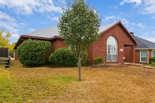 1412 Toplea Dr, Euless, TX 76040 - Photo 2