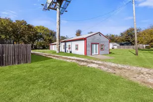 101 3rd St, Valley View, TX 76272 - Photo 26