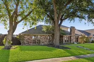 2924 Cambridgeshire Dr, Carrollton, TX 75007 - Photo 2