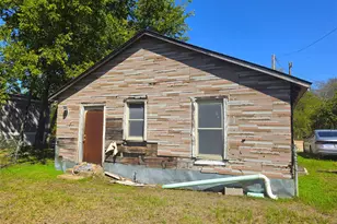 610 S Falls St, Mart, TX 76664 - Photo 6