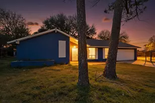 400 Casa Bello Ct, Irving, TX 75062 - Photo 2