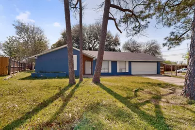 400 Casa Bello Court, Irving, TX 75062 - Photo 1