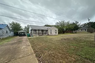 617 E 5th St, Ferris, TX 75125 - Photo 14