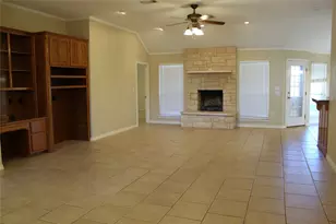 1405 Parkwood Ct, Stephenville, TX 76401 - Photo 4