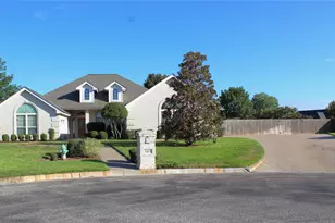 1405 Parkwood Ct, Stephenville, TX 76401 - Photo 2