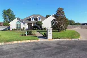 1405 Parkwood Ct, Stephenville, TX 76401 - Photo 1