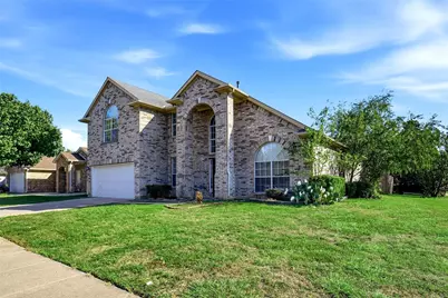 2447 Ranchview Drive, Grand Prairie, TX 75052 - Photo 2