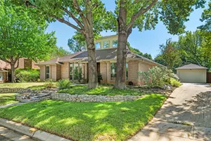 706 Giltin Ct, Arlington, TX 76006 - Photo 2