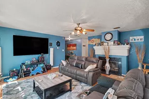 3136 Pine Valley Dr, Grand Prairie, TX 75052 - Photo 6