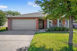 3136 Pine Valley Dr, Grand Prairie, TX 75052 - Photo 2